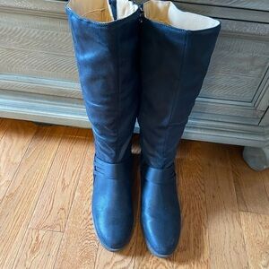 Women’s navy blue Journey Brand Knee-High Boots size 10. Excellent Condition.